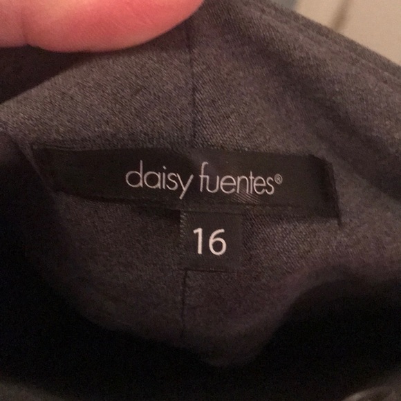 Daisy Fuentes size 16 gray dress capris. - Picture 3 of 3